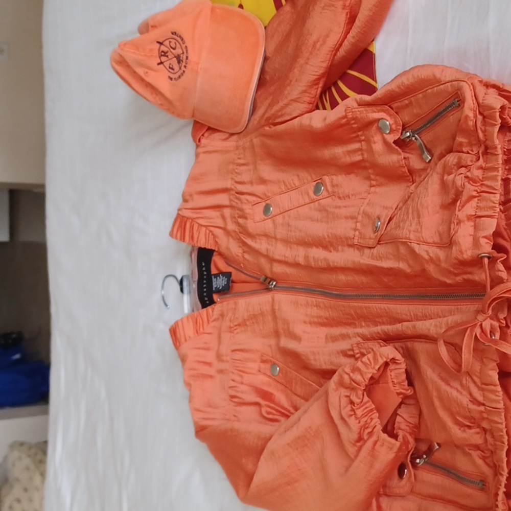 Ladies fun orange wind breaker - Picture 2 of 9